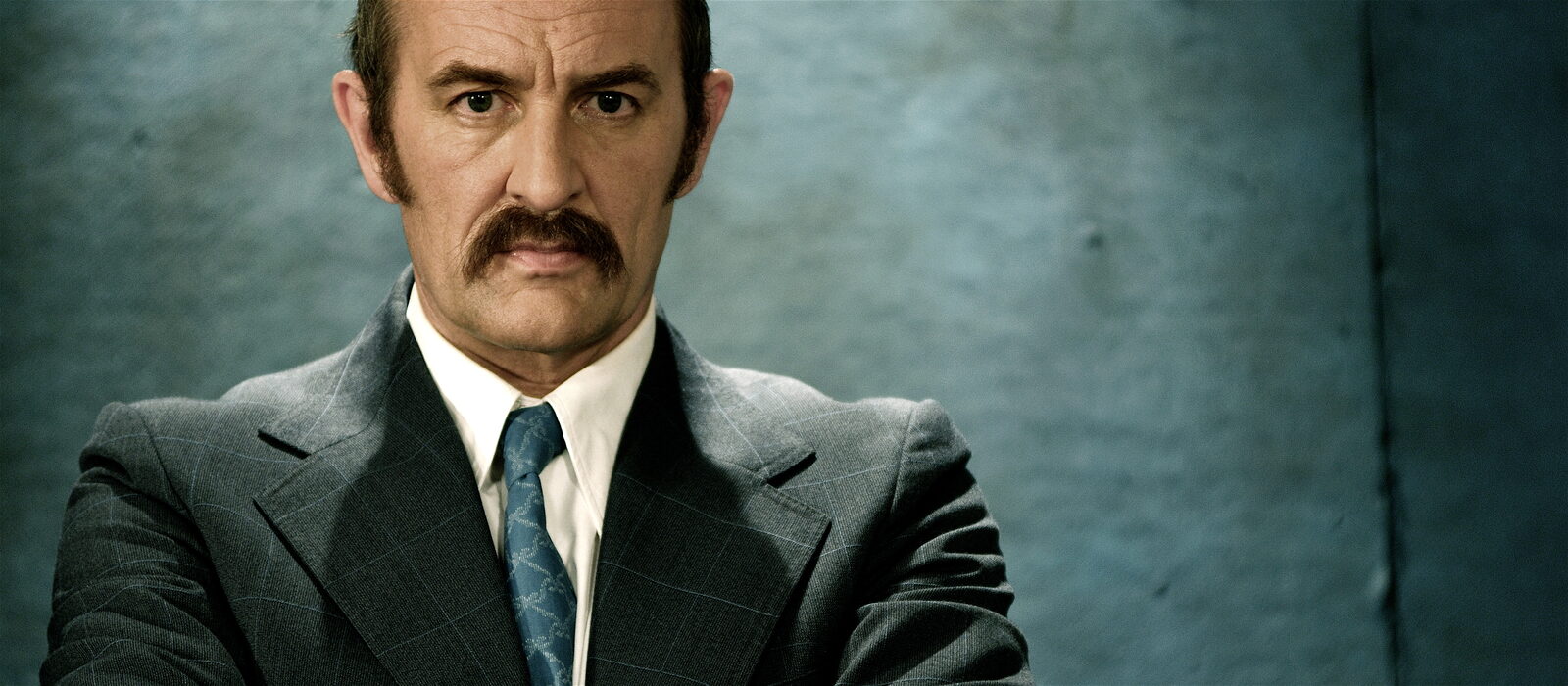 Ralph Brown as DS Karn in a three-piece suit